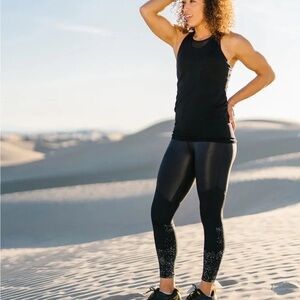 ZYIA Reflective Metallic Light n Tight Hi-Rise 7/8 24" in Black.